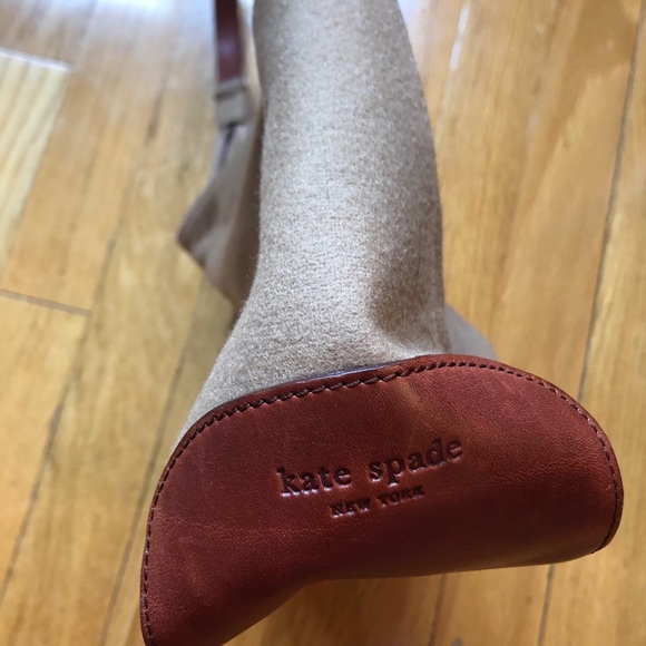 Kate Spade bag Striped interior.Leather bottom. - Picture 4 of 5